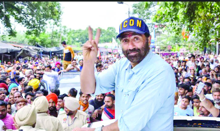 BJP’s Sunny Deol takes leads against Congress’ Sunil Jakhar in Gurdaspur