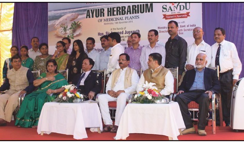 IN LOVE WITH AYURVEDA! Visiting chief guest Mauritian prime minister Sir Anerood Jugnauth after the inauguration of an Ayurveda herbarium at the Sandu Pharmaceuticals plant at Pilerne industrial estate on November 16, 2016. Group pic also has AYUSH minister Shripad Naik, director of Health Services Dr Sanjeev Dalvi, Shashank and Umesh Sandu with staff. Ayurveda medicines are popular in Mauritius and First Lady Sarojini Devi confided that ‘neem goli’ is useful for diabetes. (Pic by Tara Narayan)