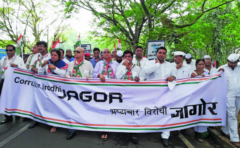 CONGRESS TAKES TO THE STREETS