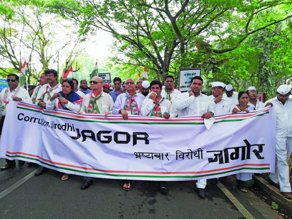 CONGRESS TAKES TO THE STREETS