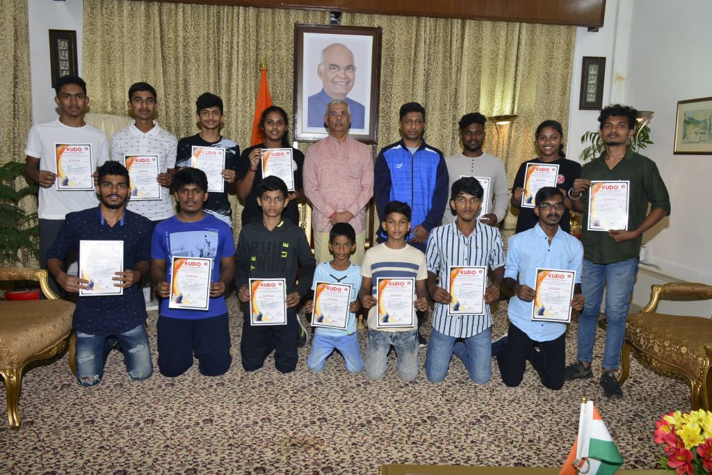 GOVERNOR OF HIMACHAL PRADESH ARLEKAR GREETS PLAYERS AT  RAJ BHAVAN