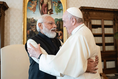 POPE TELLS MODI TO FOLLOW RAJ DHARMA!