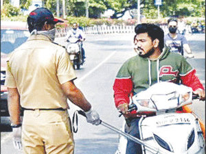 DELHI CAR PASSENGERS EXEMPT FROM WEARING MASK!