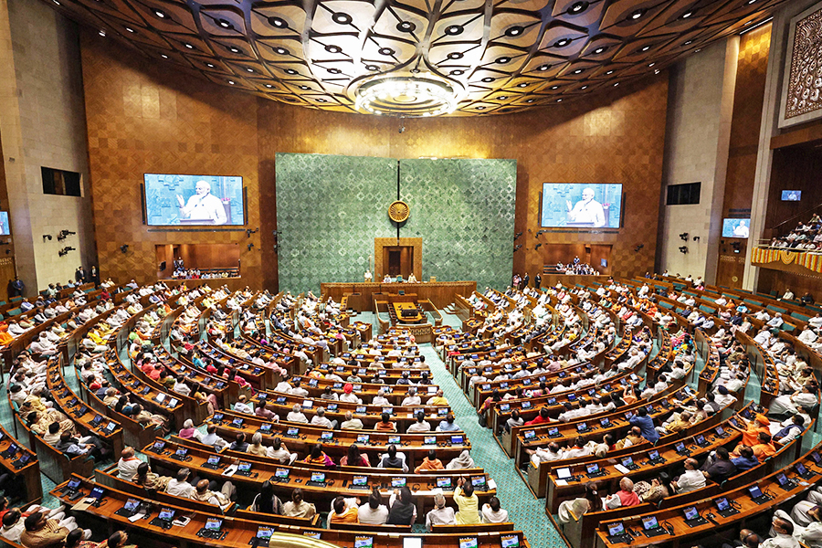 TEPID PARLIAMENT SESSION THAT’S TURNED VERY HOT!By Jawhar Sircar