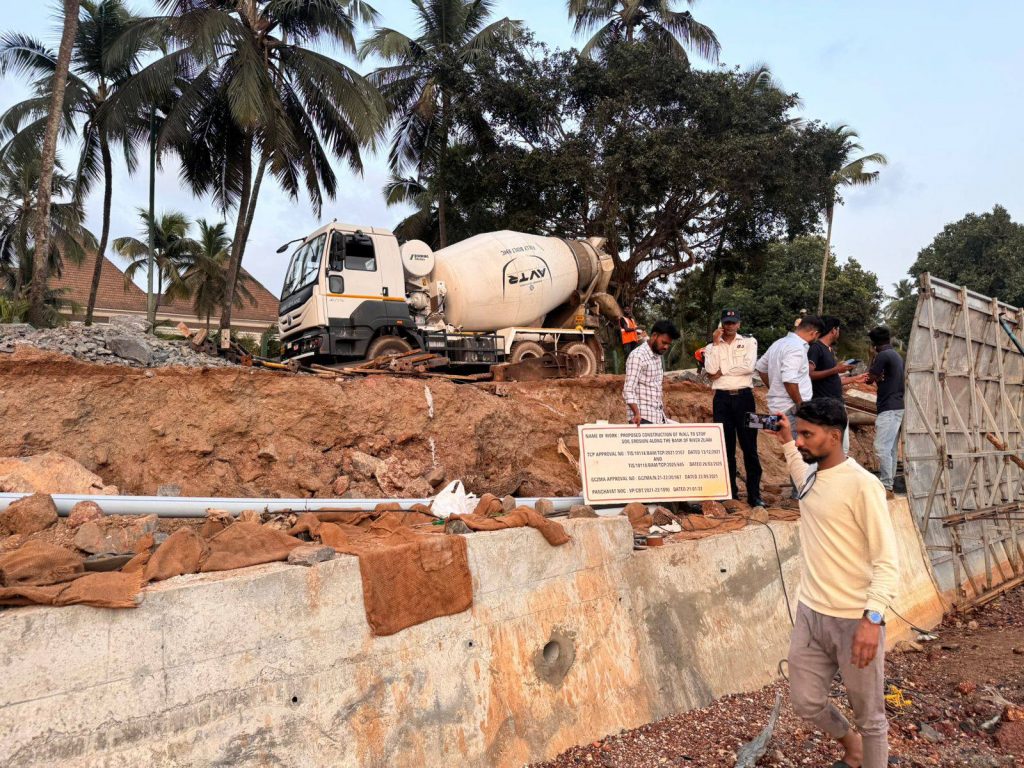 ILLEGAL WALL BY GRAND HYATT!